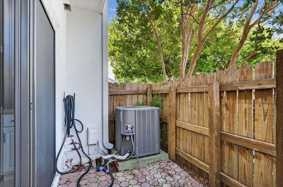 For Sale: $410,000 (2 beds, 2 baths, 1440 Square Feet)