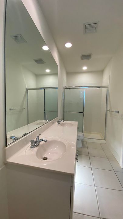 For Rent: $3,095 (3 beds, 2 baths, 1670 Square Feet)