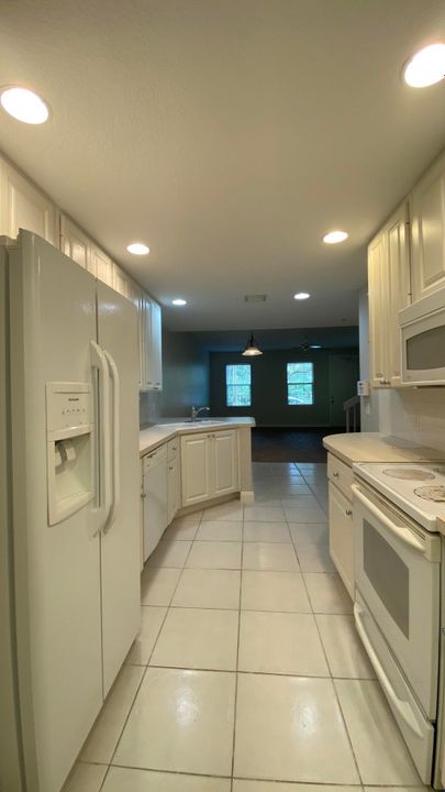 For Rent: $3,095 (3 beds, 2 baths, 1670 Square Feet)
