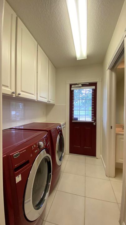 For Rent: $3,095 (3 beds, 2 baths, 1670 Square Feet)