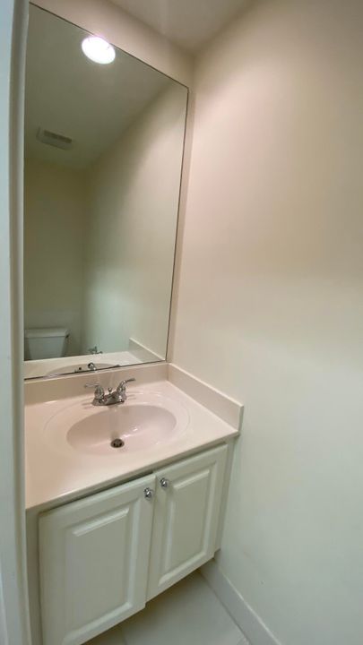 For Rent: $3,095 (3 beds, 2 baths, 1670 Square Feet)