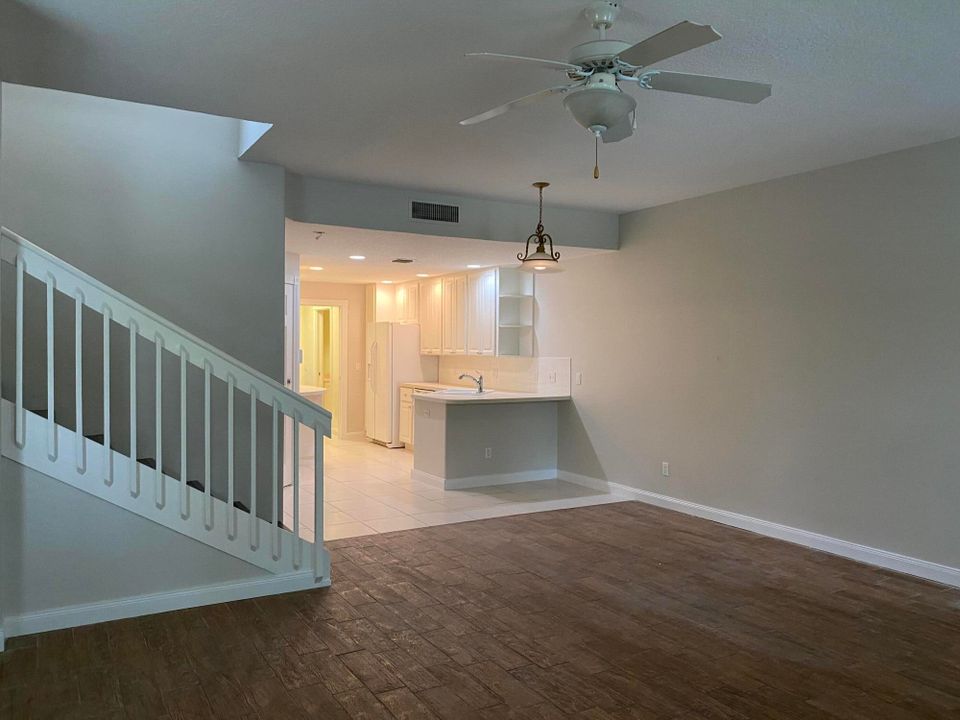 For Rent: $3,095 (3 beds, 2 baths, 1670 Square Feet)