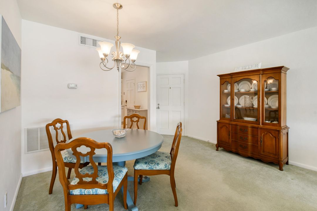 For Sale: $225,000 (2 beds, 2 baths, 886 Square Feet)