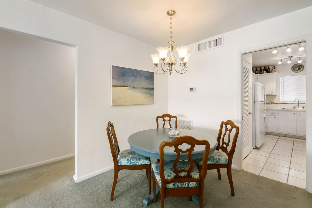 For Sale: $225,000 (2 beds, 2 baths, 886 Square Feet)