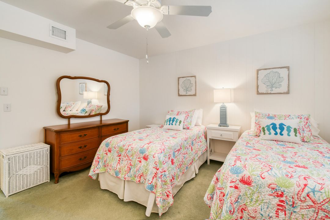 For Sale: $225,000 (2 beds, 2 baths, 886 Square Feet)