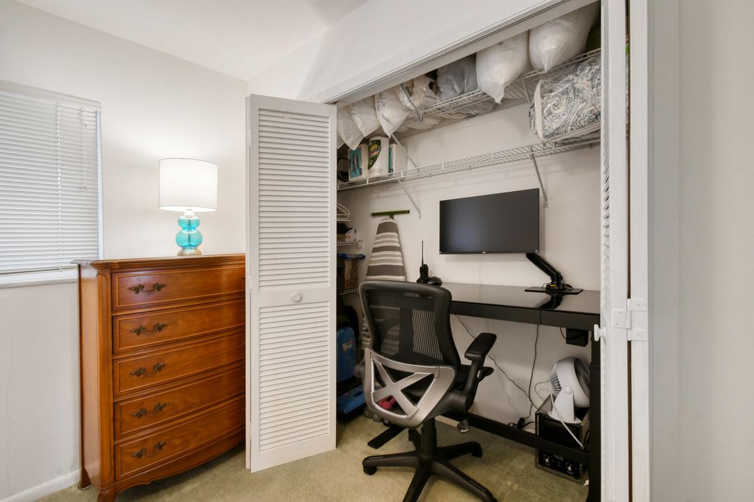 For Sale: $225,000 (2 beds, 2 baths, 886 Square Feet)