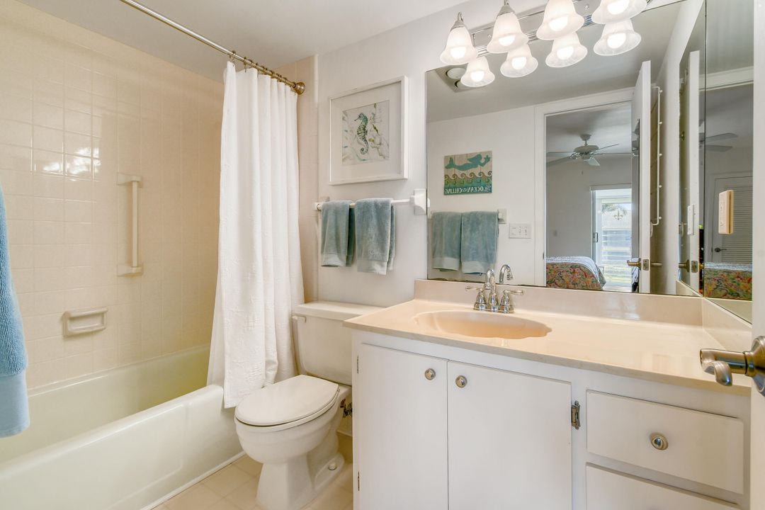 For Sale: $225,000 (2 beds, 2 baths, 886 Square Feet)