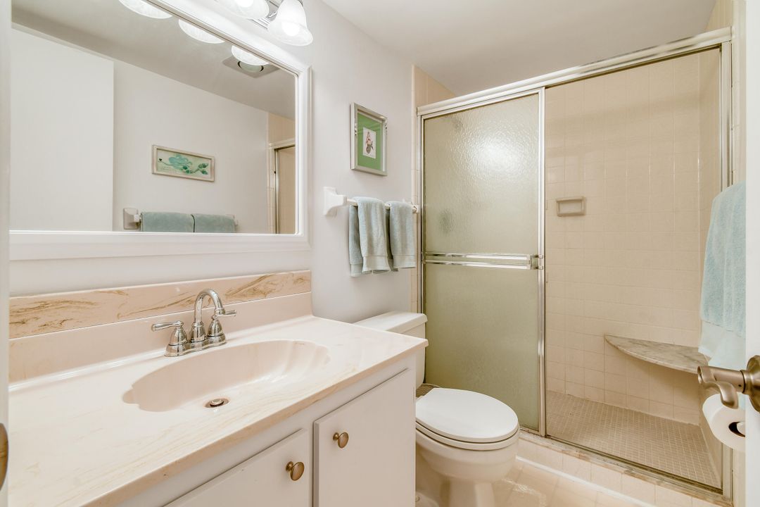 For Sale: $225,000 (2 beds, 2 baths, 886 Square Feet)