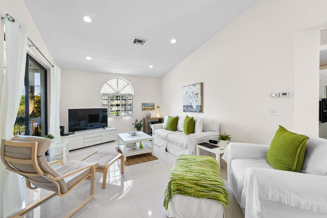 待售: $249,500 (2 贝兹, 2 浴室, 1139 平方英尺)