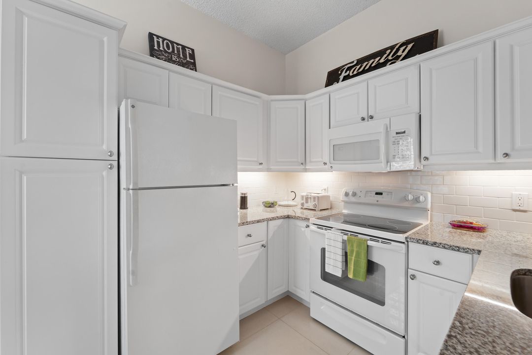 待售: $249,500 (2 贝兹, 2 浴室, 1139 平方英尺)