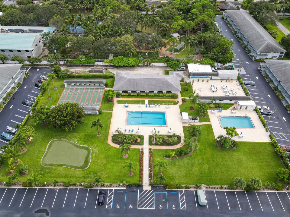 For Sale: $225,000 (2 beds, 2 baths, 886 Square Feet)