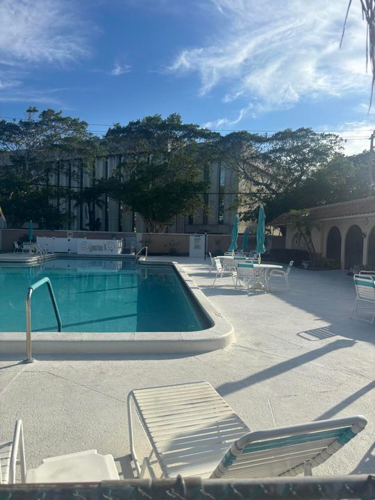 For Sale: $147,000 (1 beds, 1 baths, 772 Square Feet)