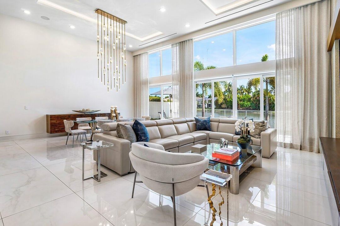 出租: $30,000 (4 贝兹, 4 浴室, 3410 平方英尺)