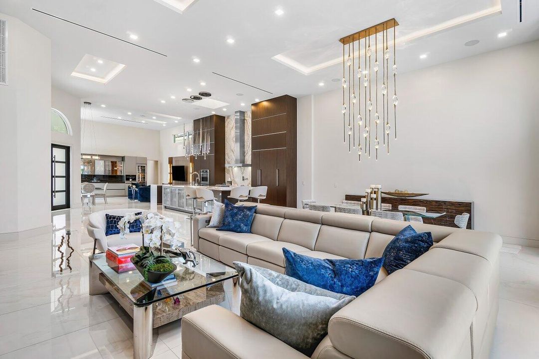 出租: $30,000 (4 贝兹, 4 浴室, 3410 平方英尺)