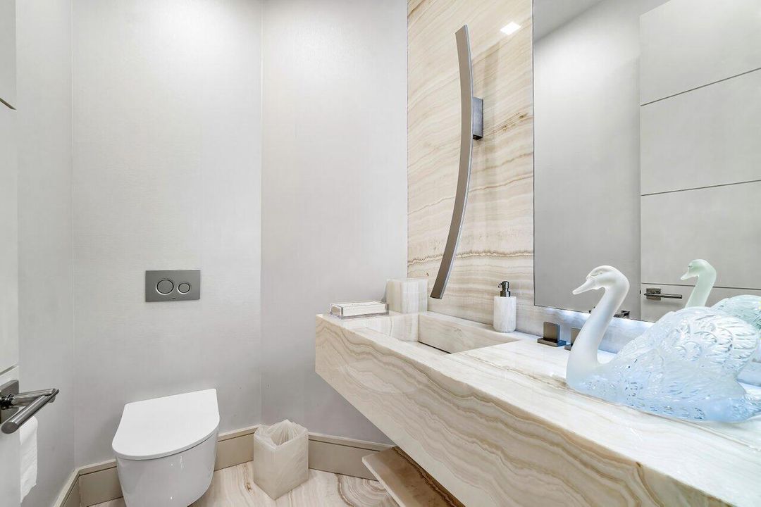 出租: $30,000 (4 贝兹, 4 浴室, 3410 平方英尺)