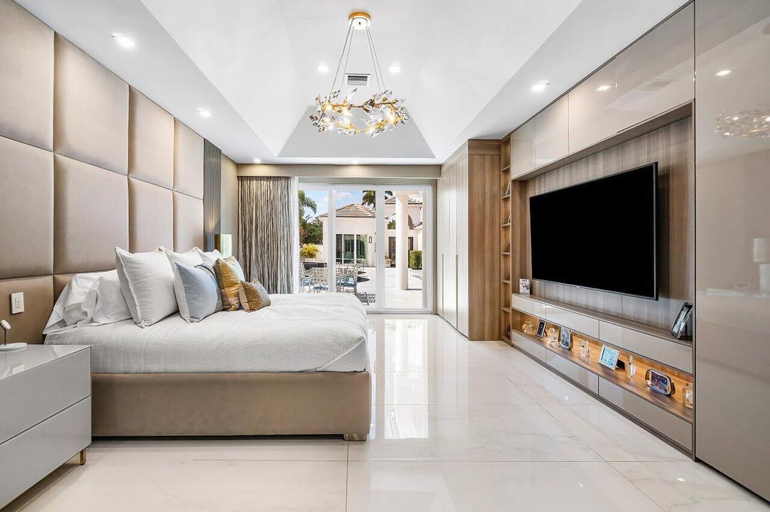 出租: $30,000 (4 贝兹, 4 浴室, 3410 平方英尺)