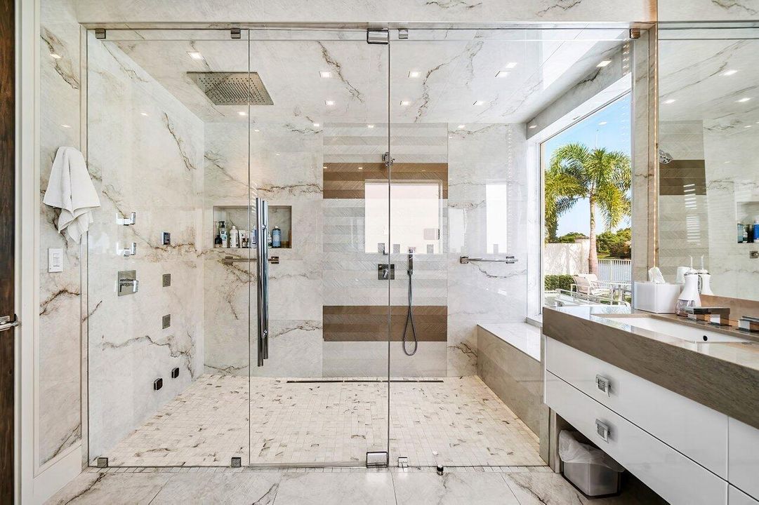 出租: $30,000 (4 贝兹, 4 浴室, 3410 平方英尺)