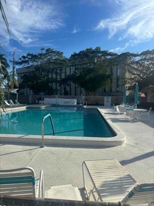 For Sale: $147,000 (1 beds, 1 baths, 772 Square Feet)