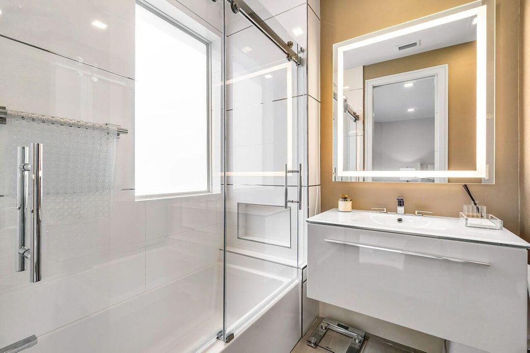 出租: $30,000 (4 贝兹, 4 浴室, 3410 平方英尺)