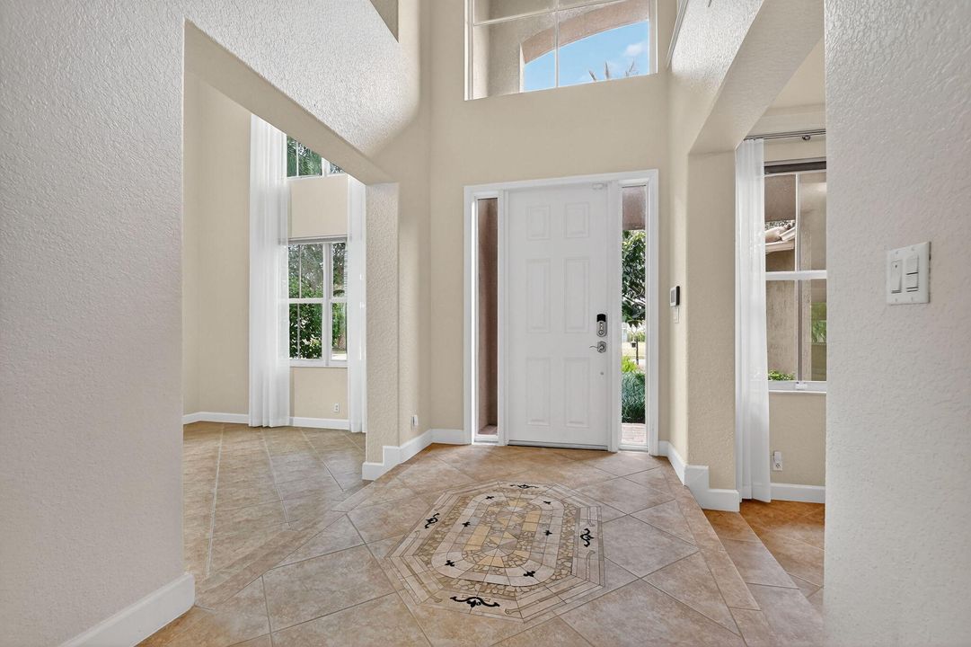 合同活跃: $815,000 (4 贝兹, 3 浴室, 3419 平方英尺)