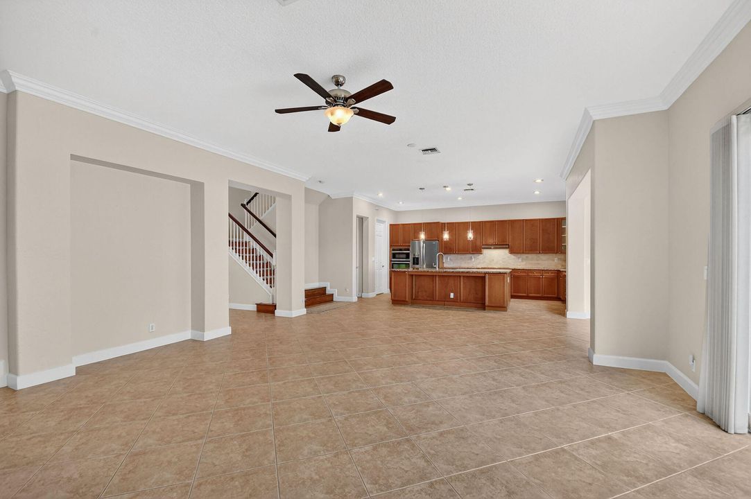 合同活跃: $815,000 (4 贝兹, 3 浴室, 3419 平方英尺)