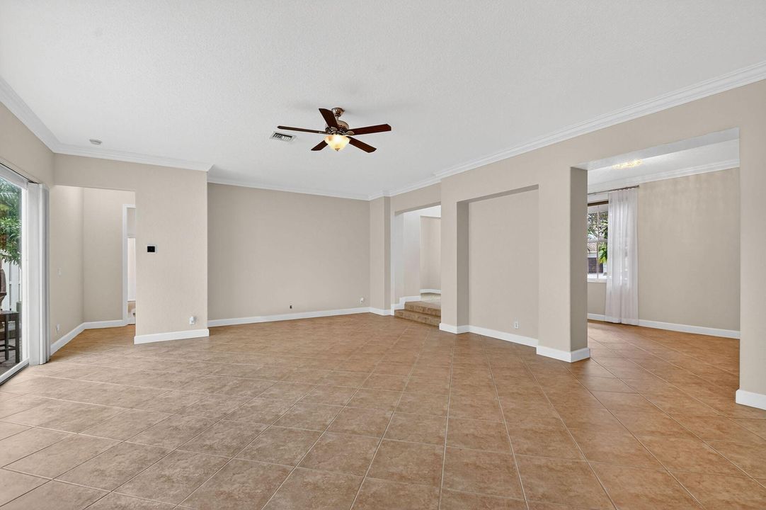 合同活跃: $815,000 (4 贝兹, 3 浴室, 3419 平方英尺)