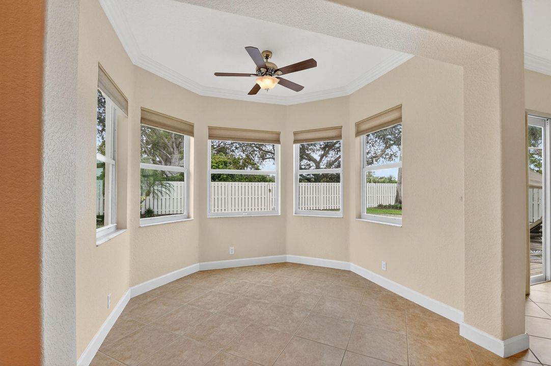 合同活跃: $815,000 (4 贝兹, 3 浴室, 3419 平方英尺)