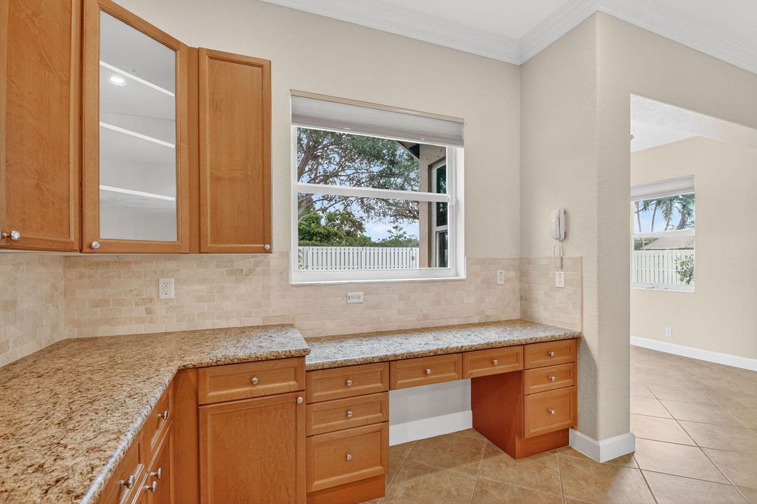 合同活跃: $815,000 (4 贝兹, 3 浴室, 3419 平方英尺)