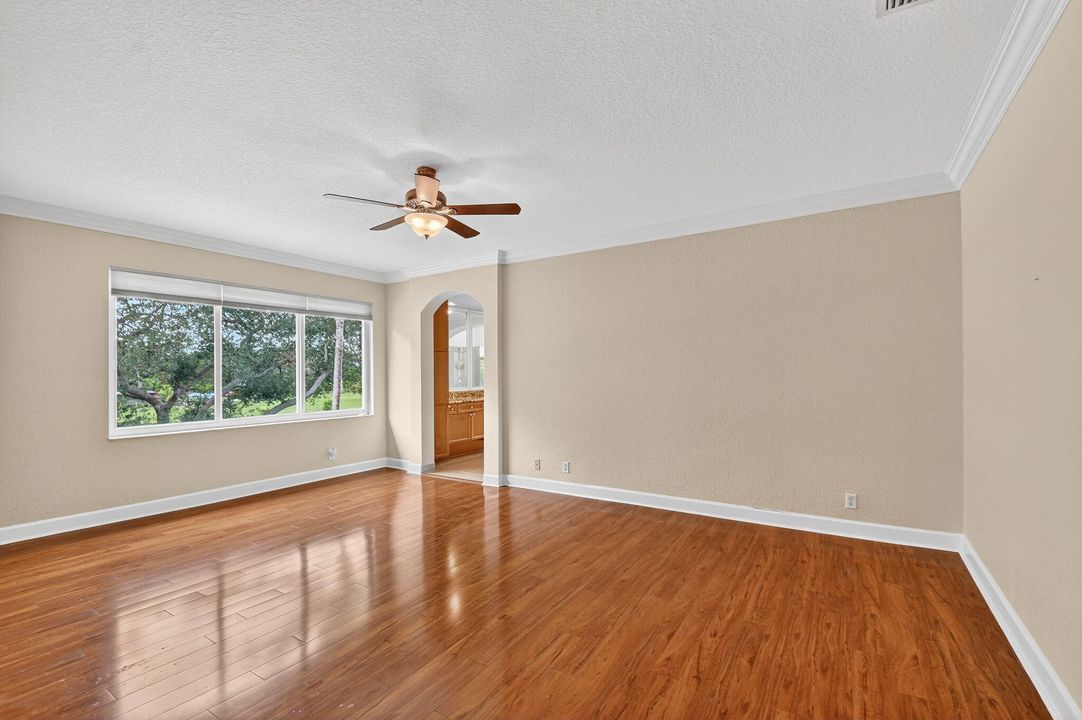 合同活跃: $815,000 (4 贝兹, 3 浴室, 3419 平方英尺)