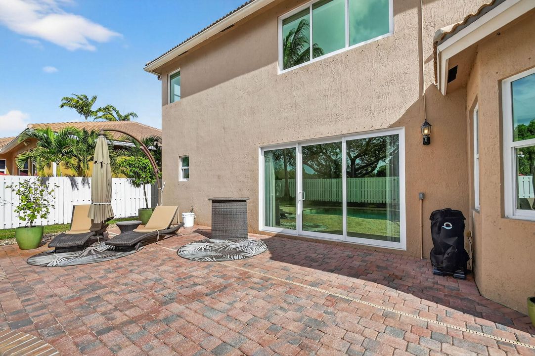 合同活跃: $815,000 (4 贝兹, 3 浴室, 3419 平方英尺)