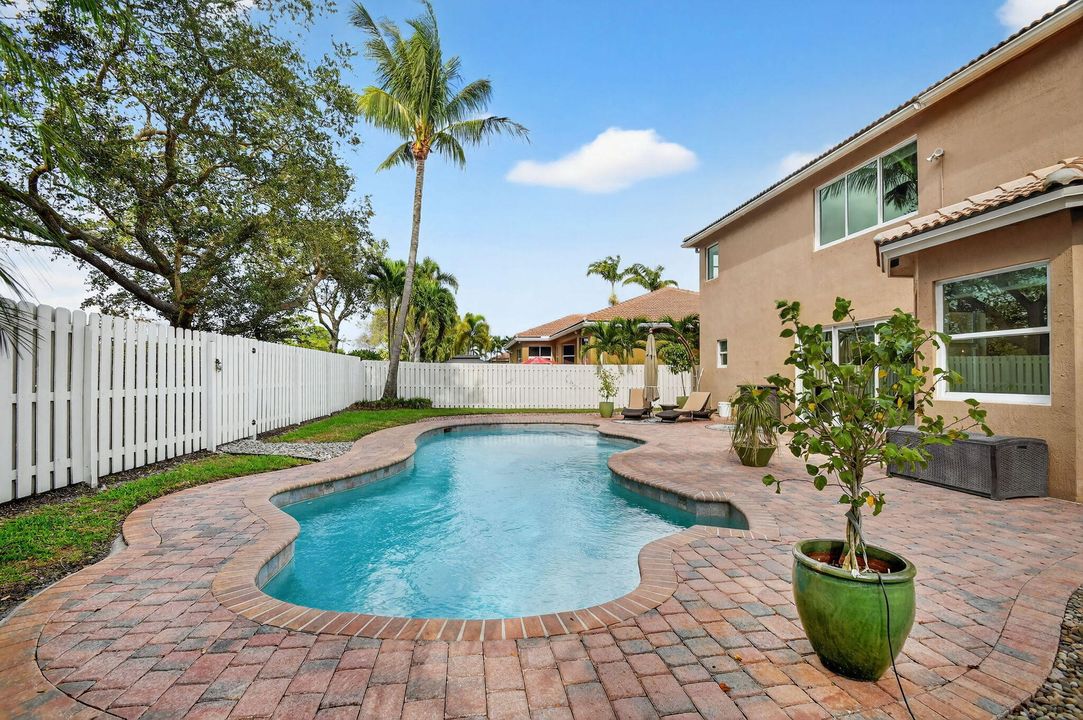 合同活跃: $815,000 (4 贝兹, 3 浴室, 3419 平方英尺)