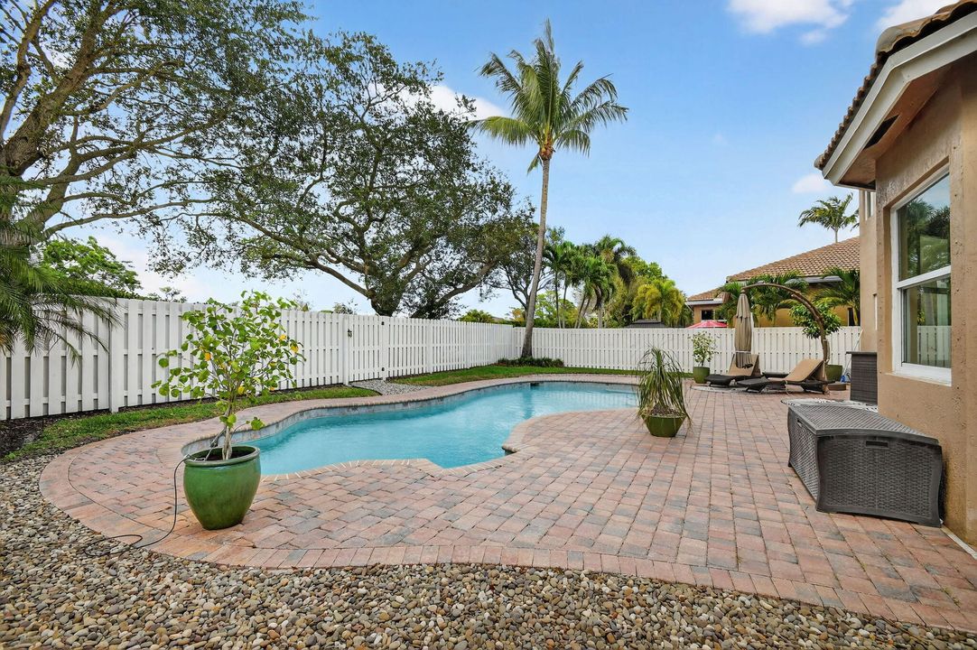 合同活跃: $815,000 (4 贝兹, 3 浴室, 3419 平方英尺)