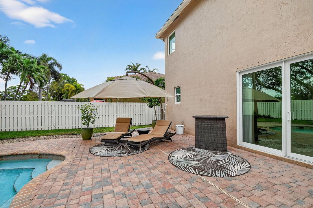 合同活跃: $815,000 (4 贝兹, 3 浴室, 3419 平方英尺)