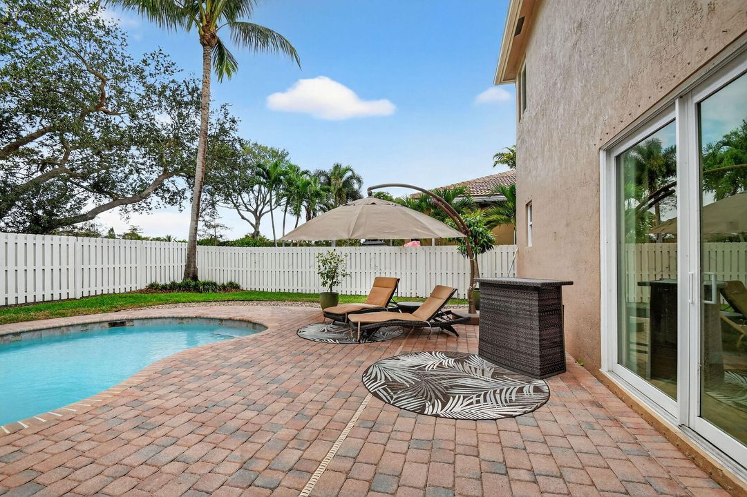 合同活跃: $815,000 (4 贝兹, 3 浴室, 3419 平方英尺)