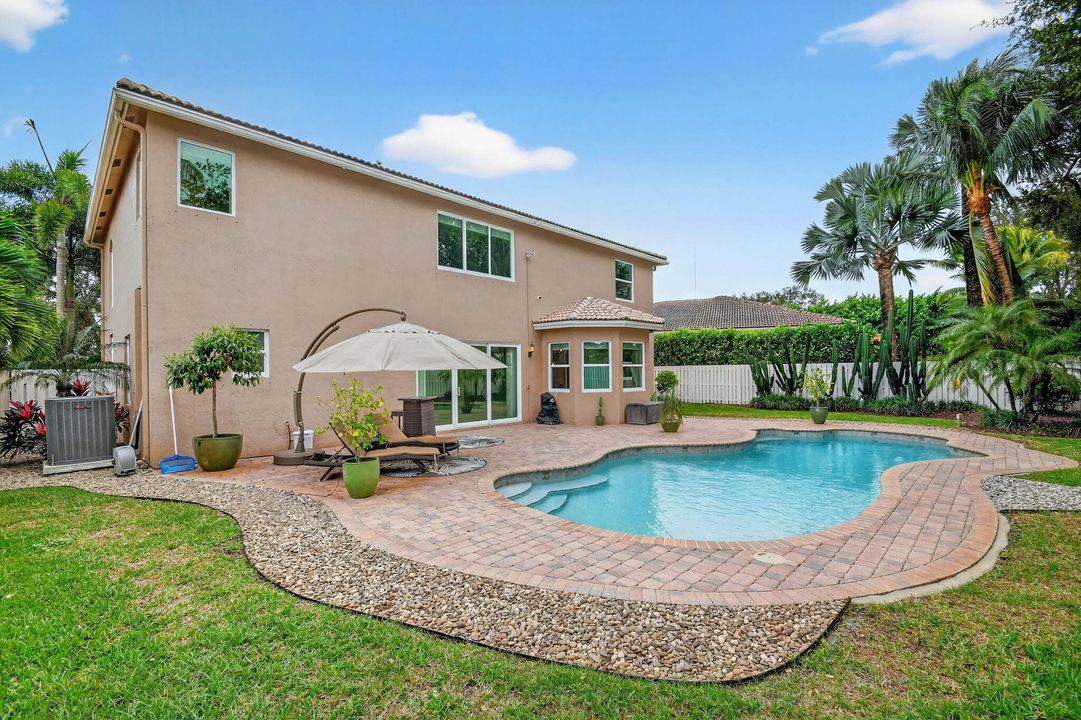 合同活跃: $815,000 (4 贝兹, 3 浴室, 3419 平方英尺)