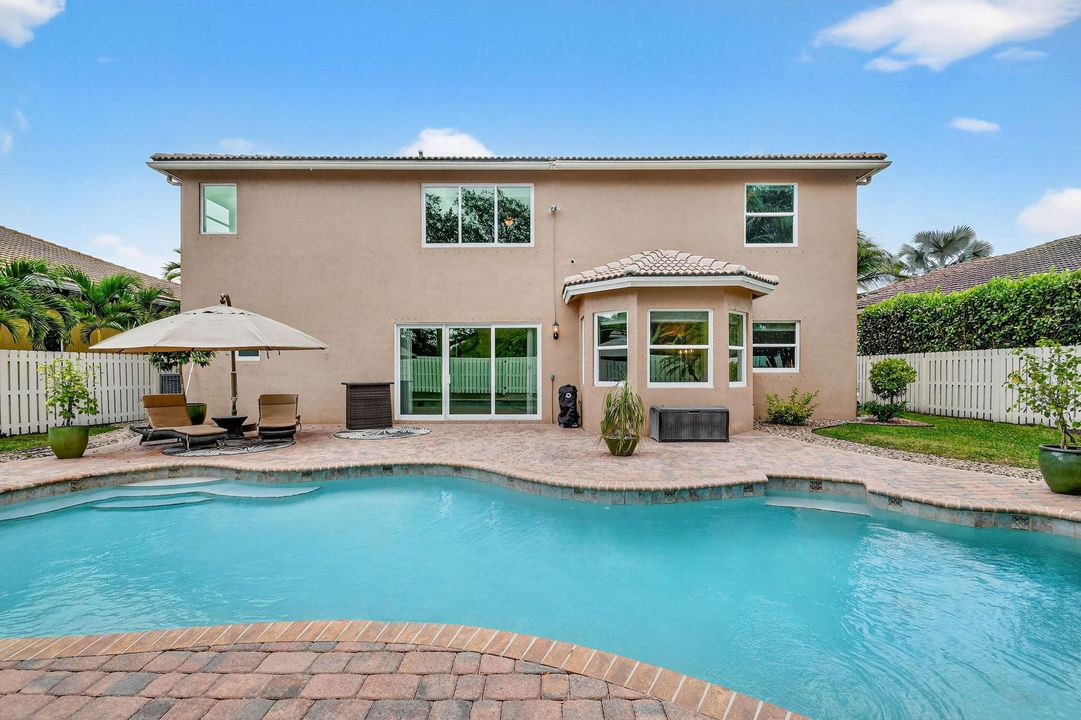 合同活跃: $815,000 (4 贝兹, 3 浴室, 3419 平方英尺)