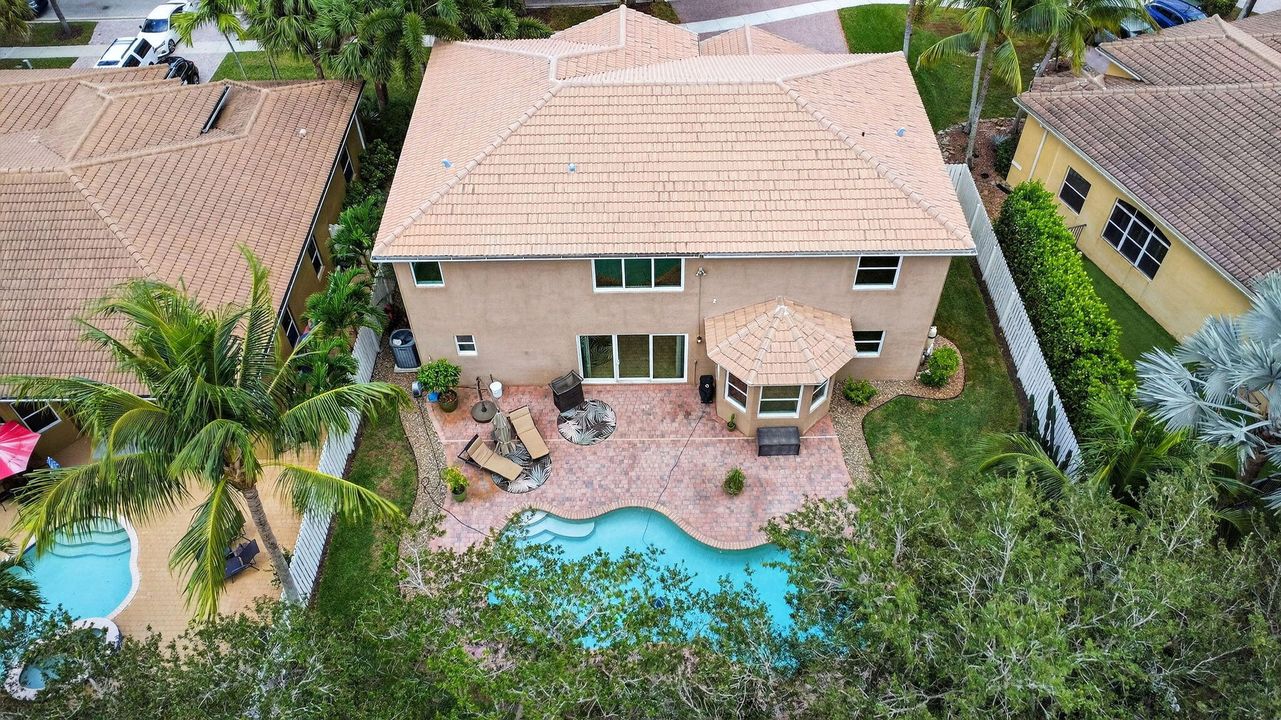 合同活跃: $815,000 (4 贝兹, 3 浴室, 3419 平方英尺)