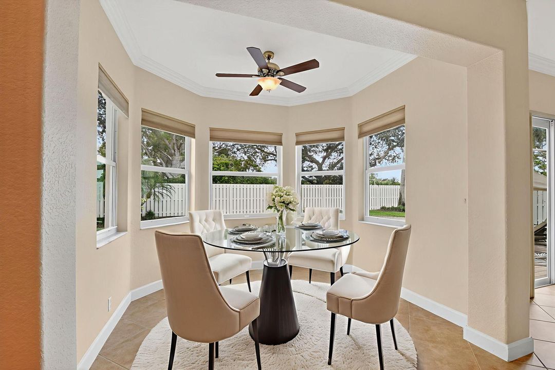 合同活跃: $815,000 (4 贝兹, 3 浴室, 3419 平方英尺)