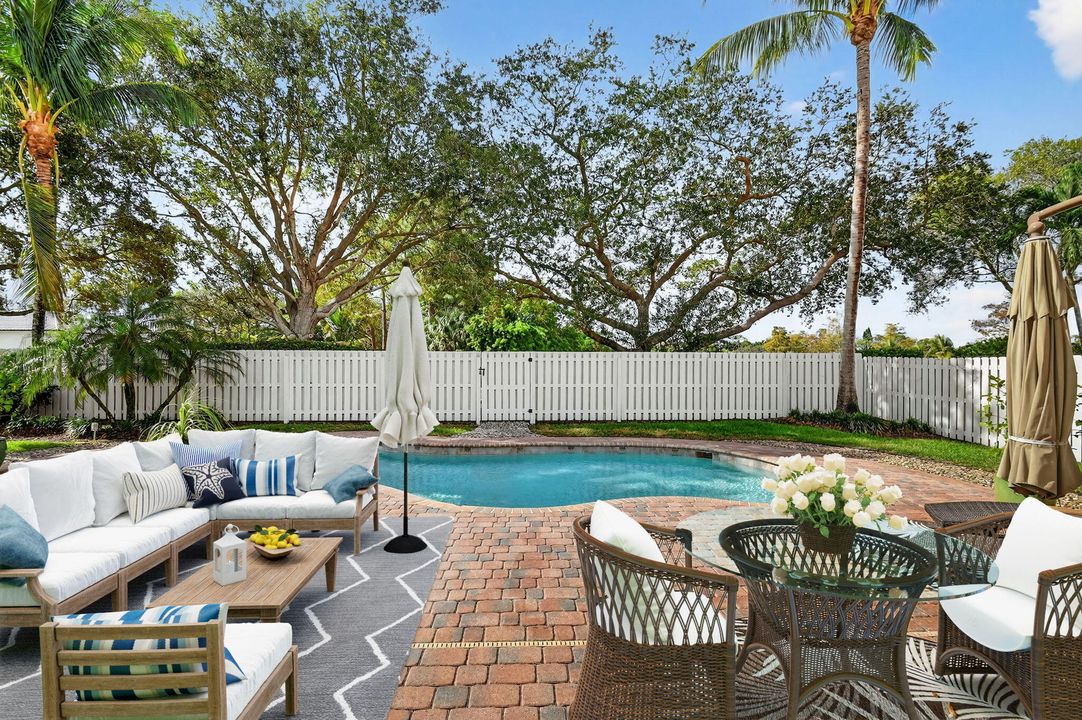 合同活跃: $815,000 (4 贝兹, 3 浴室, 3419 平方英尺)