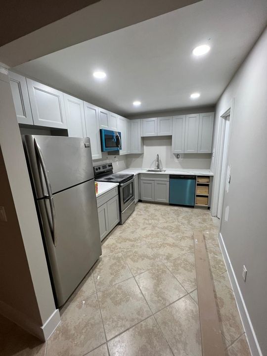 Active With Contract: $3,250 (3 beds, 2 baths, 1460 Square Feet)