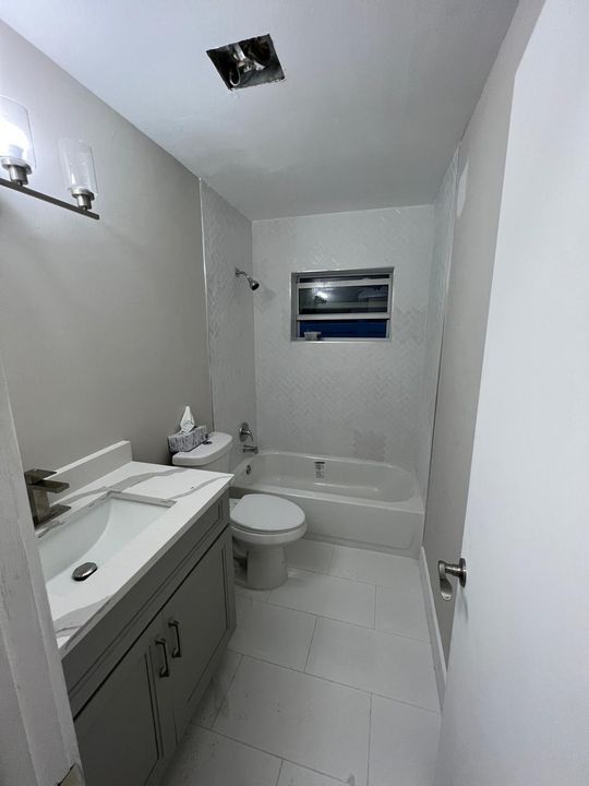 Active With Contract: $3,250 (3 beds, 2 baths, 1460 Square Feet)