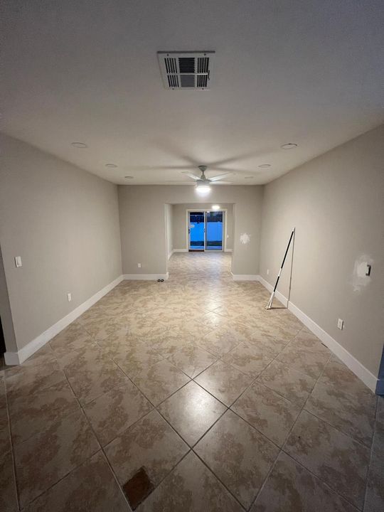 Active With Contract: $3,250 (3 beds, 2 baths, 1460 Square Feet)