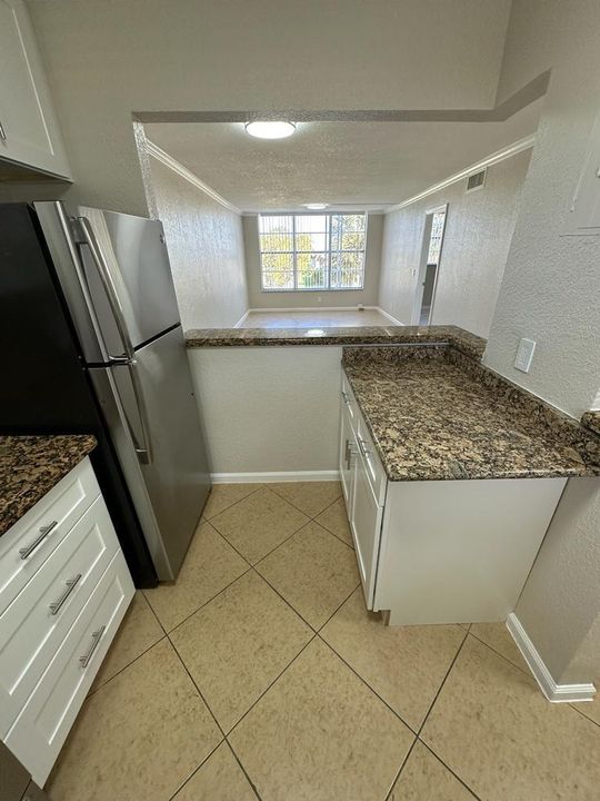 For Rent: $2,000 (2 beds, 2 baths, 820 Square Feet)