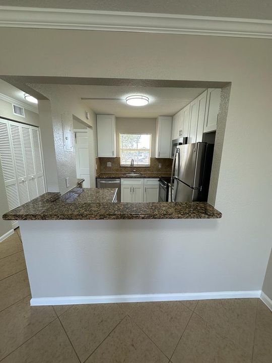 For Rent: $2,000 (2 beds, 2 baths, 820 Square Feet)