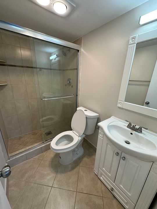 For Rent: $2,000 (2 beds, 2 baths, 820 Square Feet)