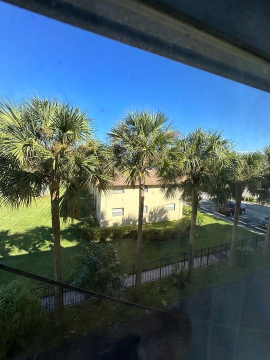 For Rent: $2,000 (2 beds, 2 baths, 820 Square Feet)