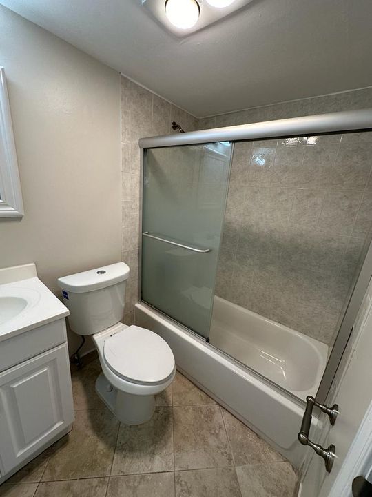 For Rent: $2,000 (2 beds, 2 baths, 820 Square Feet)