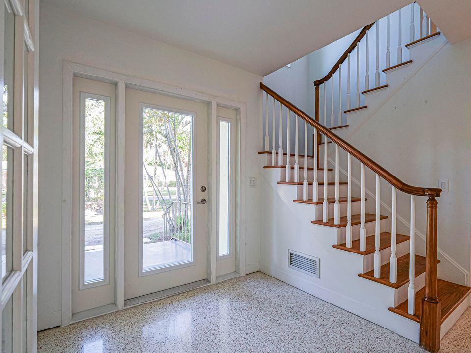 Activo con contrato: $790,000 (4 camas, 2 baños, 3066 Pies cuadrados)