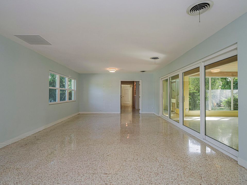 Activo con contrato: $790,000 (4 camas, 2 baños, 3066 Pies cuadrados)