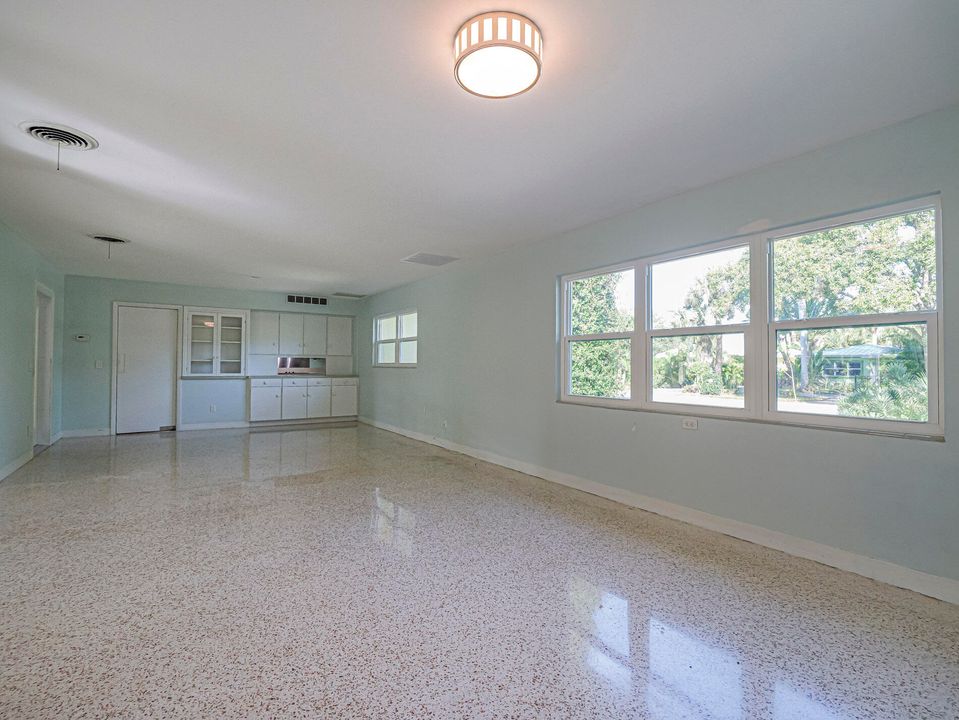 Activo con contrato: $790,000 (4 camas, 2 baños, 3066 Pies cuadrados)